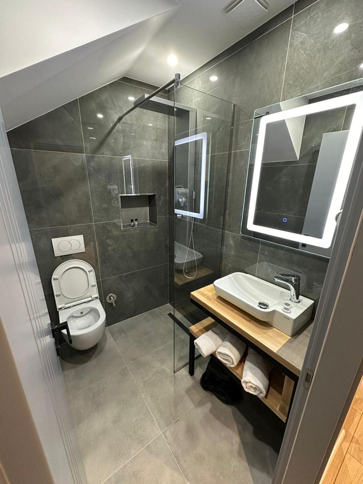 Hotel Europa Krujë מראה חיצוני תמונה