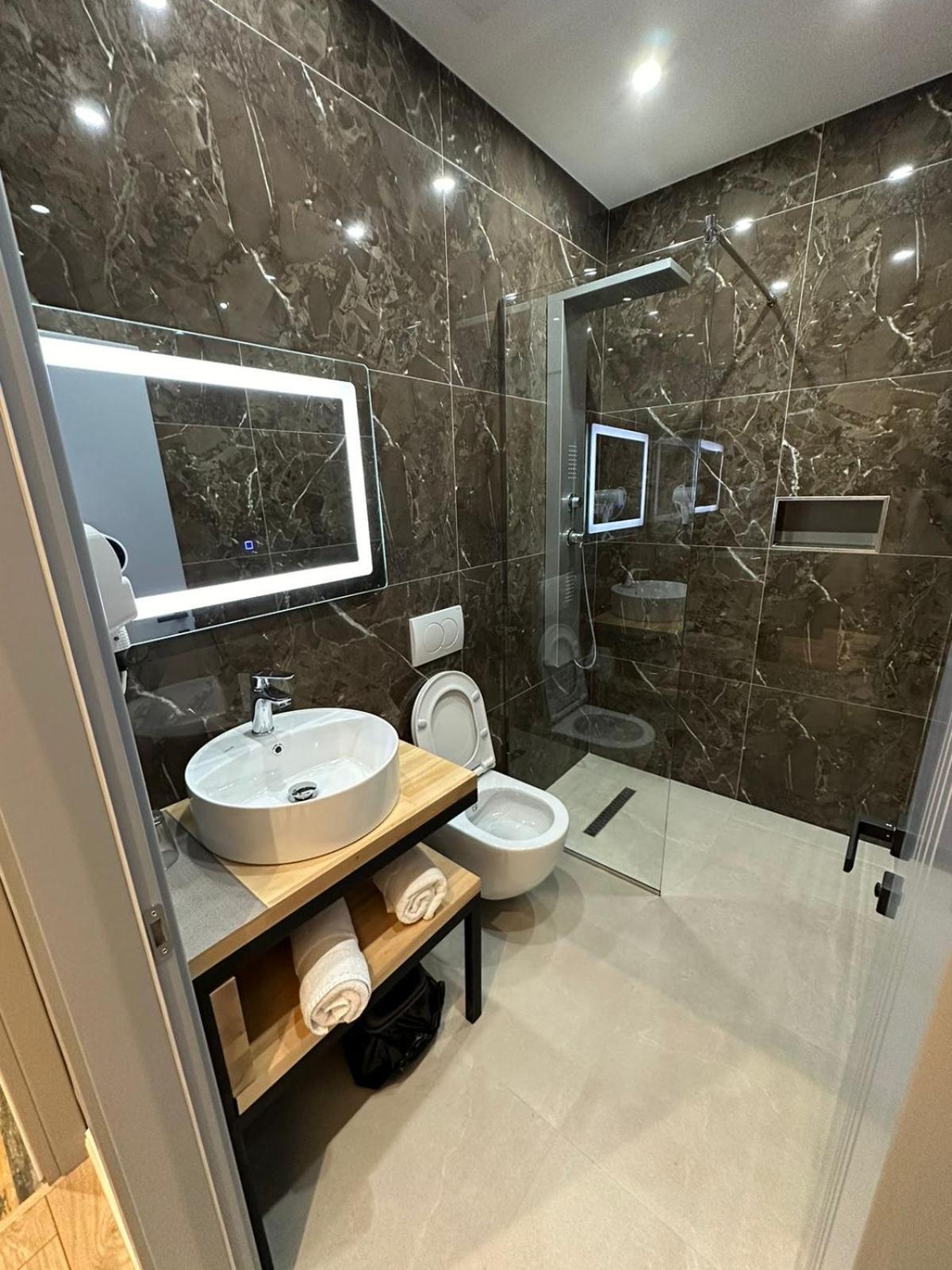 Hotel Europa Krujë מראה חיצוני תמונה