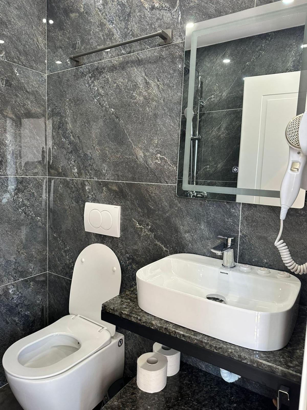 Hotel Europa Krujë מראה חיצוני תמונה